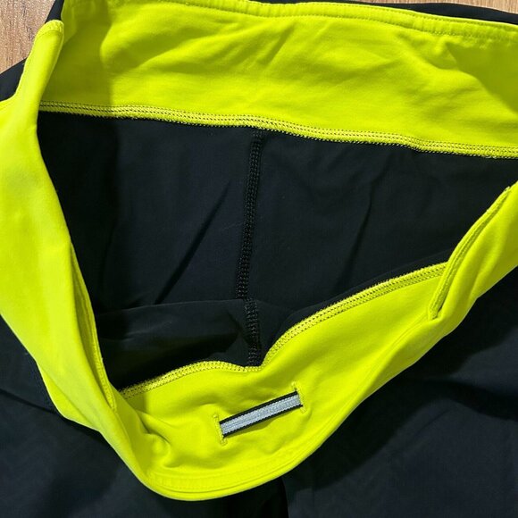 Lululemon Run Fast Free Crop Capri Leggings Womens 10 Ruffle Black Neon Yellow - Picture 3 of 5